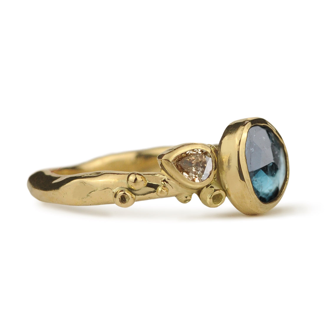 Gouden Overgrown ring met blauwe toermalijn en diamant