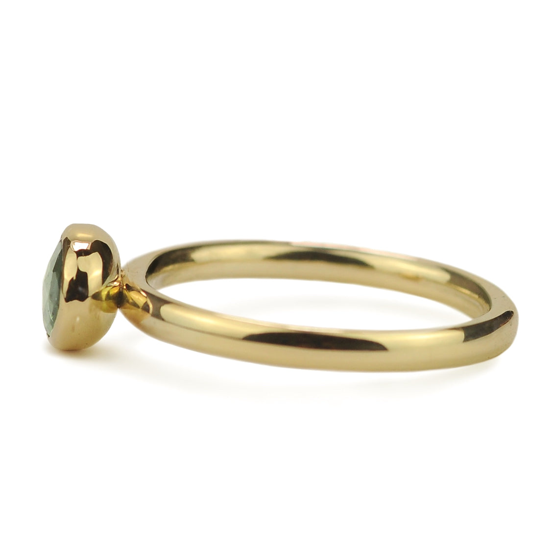 Gouden ring met roosgeslepen groene toermalijn