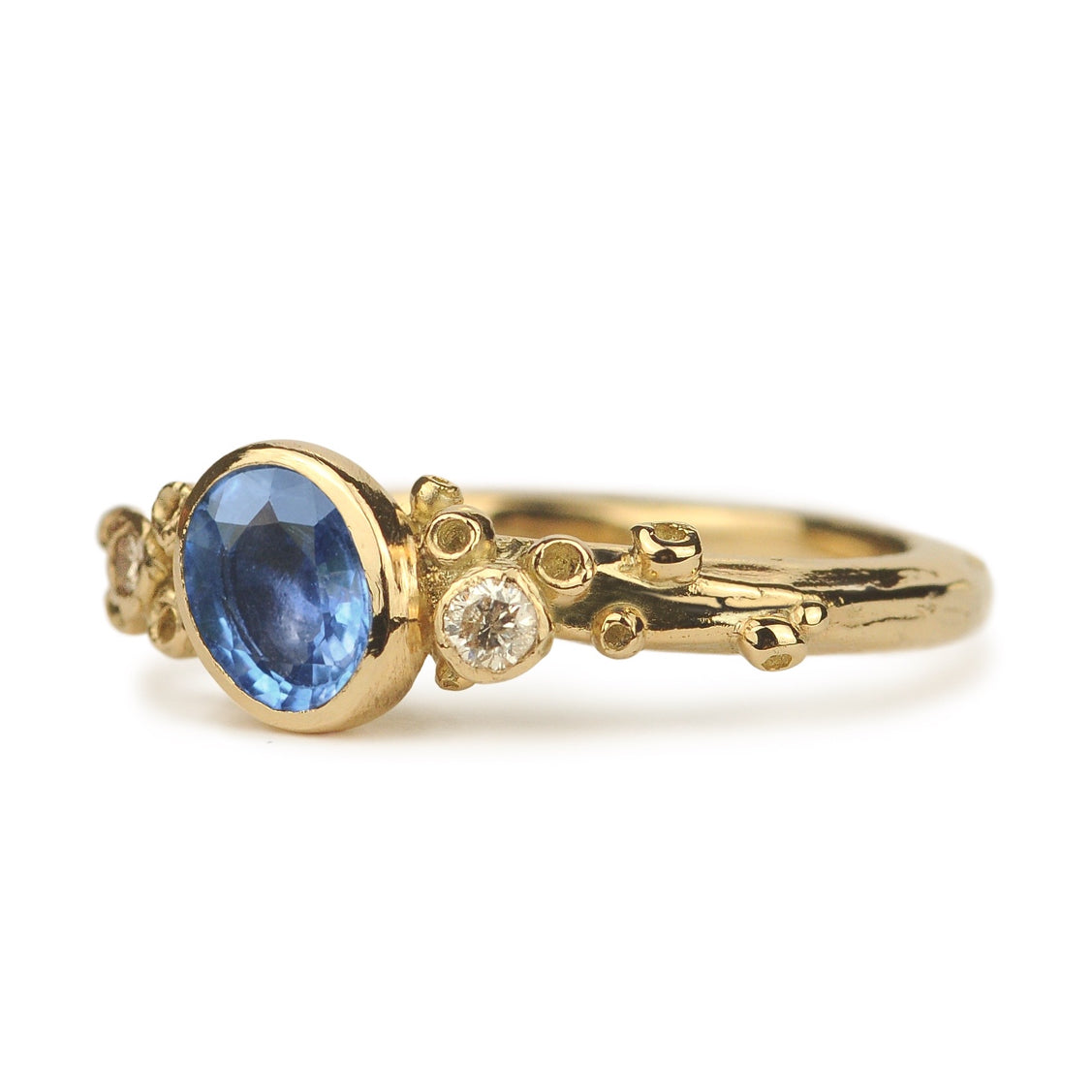 Gouden Overgrown ring met saffier en diamant